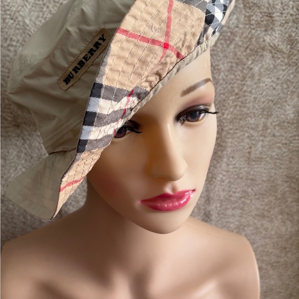 Burberry Nova Check waterproof Hat M/L New - Picture 14 of 15